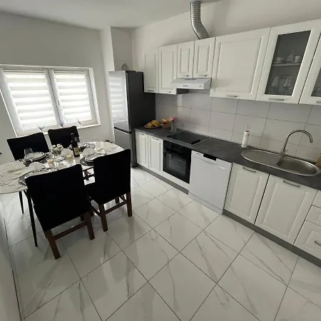 Apartment Ana *