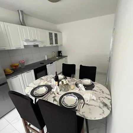 Ana Apartment